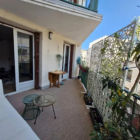 Cozy T2 Avec Terrasse * Σετ